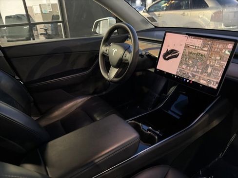 Used 2020 Tesla Model Y Long Range image 12