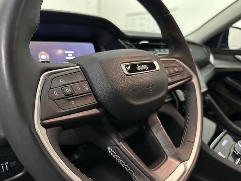 Used 2023 Jeep Grand Cherokee Limited w/ Black Appearance Package AWD/4WD image 34