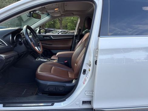 Used 2017 Subaru Outback 2.5i Touring AWD/4WD image 14