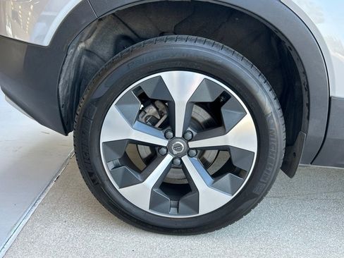 Used 2023 Volvo XC40 B5 Plus image 49