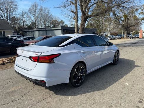 Used 2023 Nissan Altima 2.5 SR w/ SR Premium Package image 5