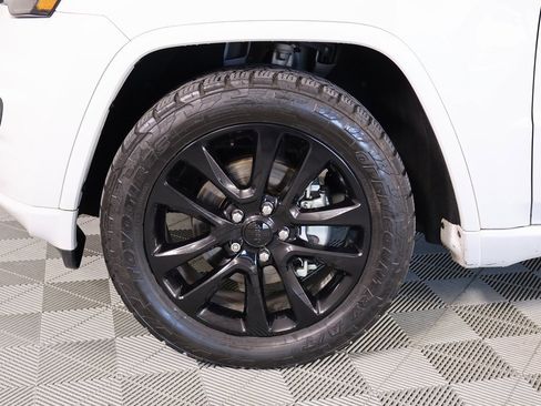 Used 2020 Jeep Grand Cherokee Altitude image 18