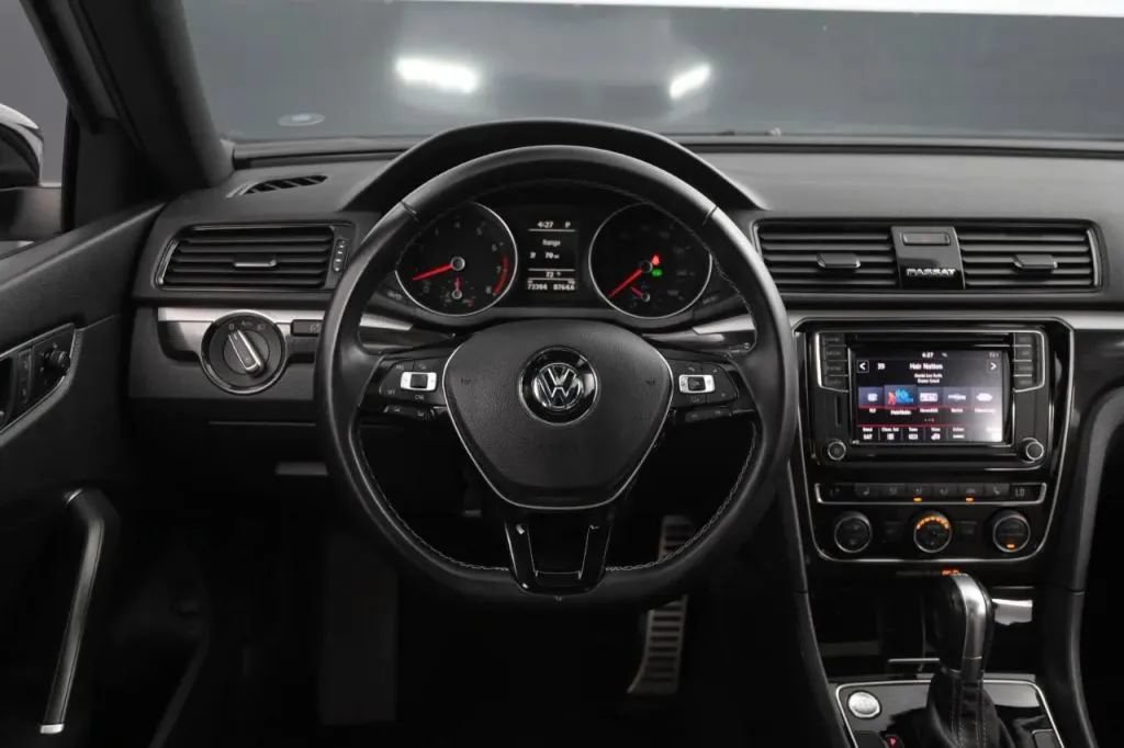 Used 2018 Volkswagen Passat GT FWD image 30
