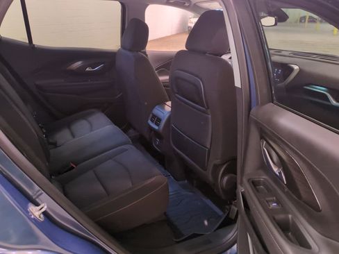 Used 2024 GMC Terrain SLE w/ Driver Convenience Package FWD image 11