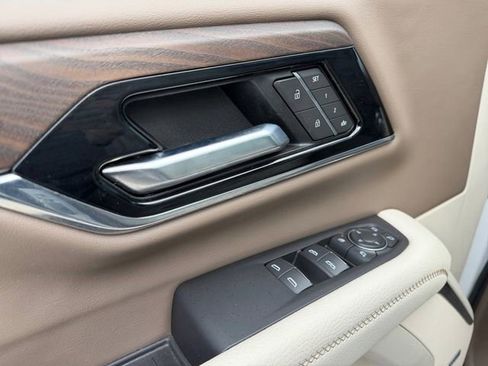 Certified 2025 GMC Yukon XL Denali w/ Denali Reserve Package image 10