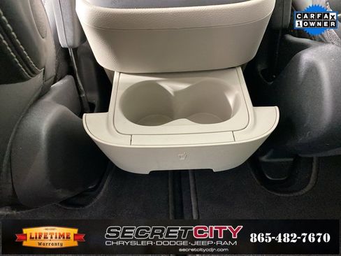 Used 2024 Chrysler Pacifica Touring-L image 26