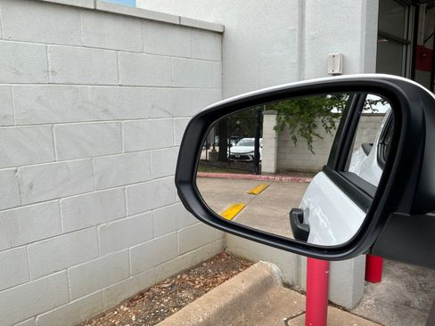 Used 2025 Toyota Tacoma TRD Off-Road image 17