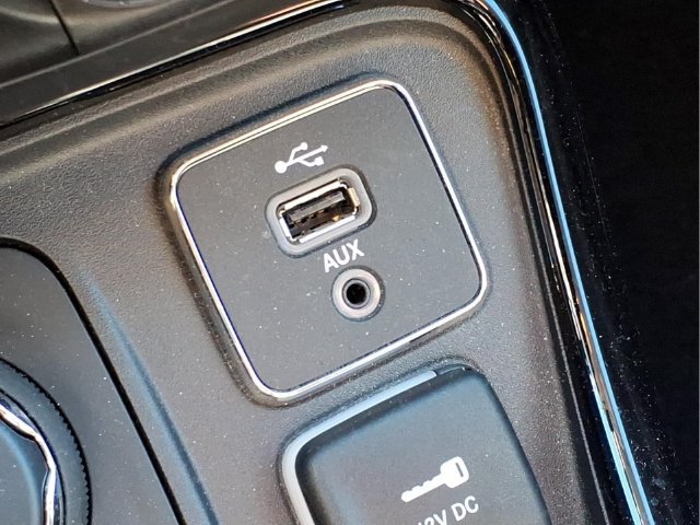 Used 2018 Jeep Compass Limited w/ Navigation Group AWD/4WD image 30