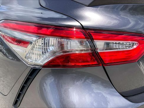 Used 2019 Toyota Camry SE w/ Convenience Package FWD image 28