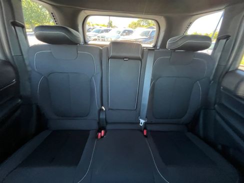 New 2025 Jeep Grand Cherokee Laredo image 5