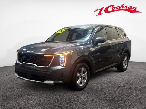 Used 2024 Kia Sorento LX image 3
