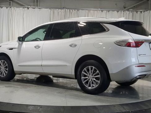 Used 2024 Buick Enclave Essence w/ Sound and Sites Package AWD/4WD image 6