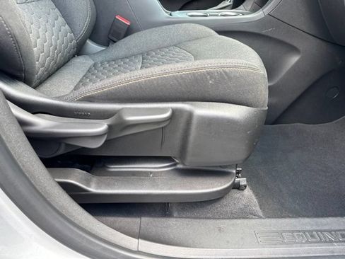 Used 2020 Chevrolet Equinox LT w/ Driver Convenience Package FWD image 30