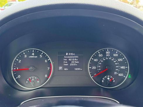 Used 2023 Kia Seltos LX image 23