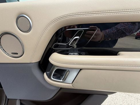 Used 2019 Land Rover Range Rover HSE image 32