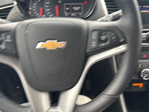 Used 2022 Chevrolet Trax LT w/ LT Convenience Package image 14