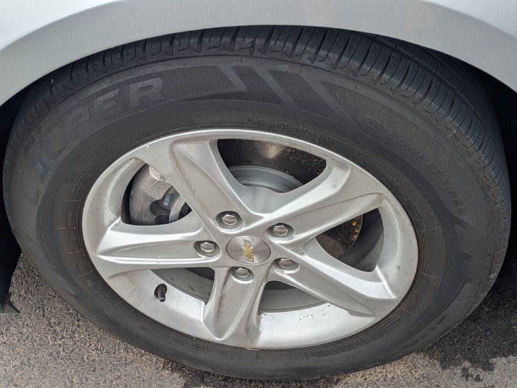 Used 2021 Chevrolet Malibu LS FWD image 9