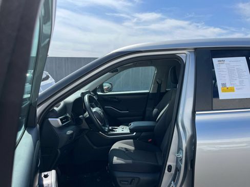 Used 2025 Toyota Highlander LE FWD image 23