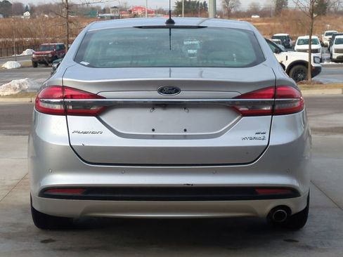 Used 2017 Ford Fusion SE image 4