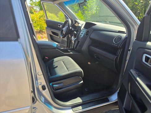 Used 2010 Honda Pilot EX image 16