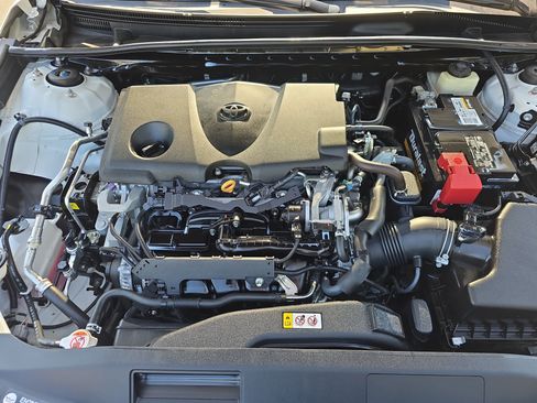 Used 2018 Toyota Camry SE w/ Convenience Package FWD image 31