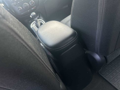 Used 2016 Kia Soul + FWD image 21