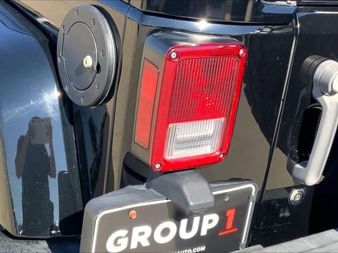 Used 2014 Jeep Wrangler Unlimited Rubicon w/ Connectivity Group image 27