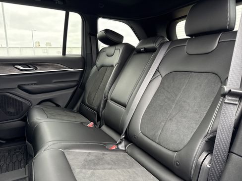 New 2026 Jeep Grand Cherokee Altitude image 31