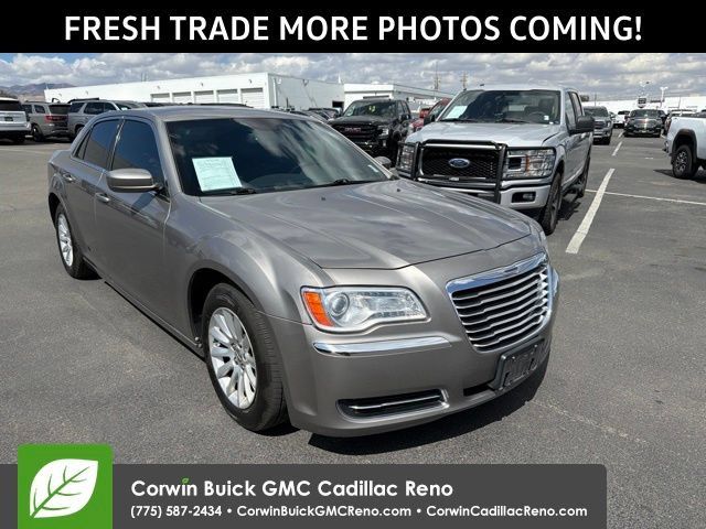 Used 2014 Chrysler 300 RWD image 3