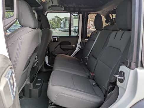 Used 2023 Jeep Wrangler Unlimited AWD/4WD image 15