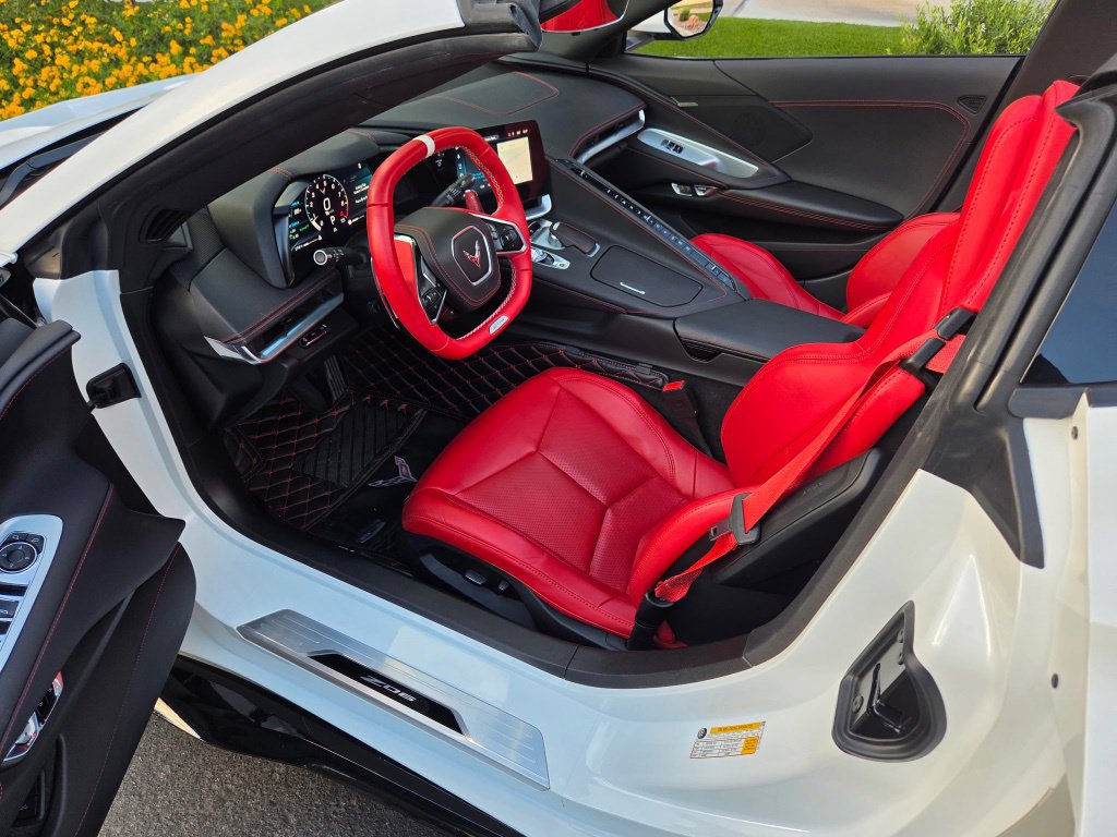 Used 2025 Chevrolet Corvette Z06 RWD image 8