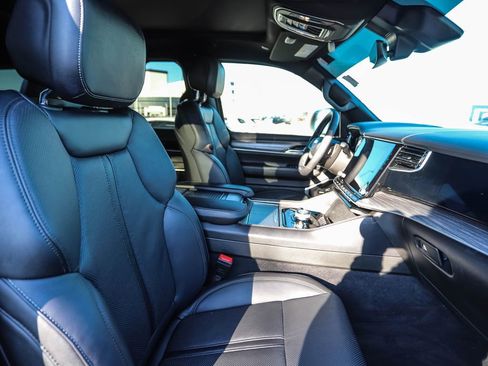 Used 2023 Jeep Wagoneer L Series III w/ Premium Group I image 36