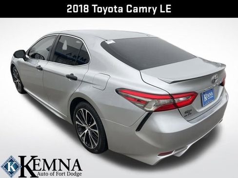 Used 2018 Toyota Camry LE image 5