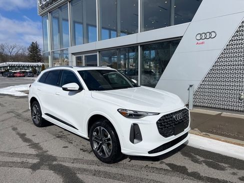 Used 2025 Audi Q5 Premium w/ Convenience Package image 7