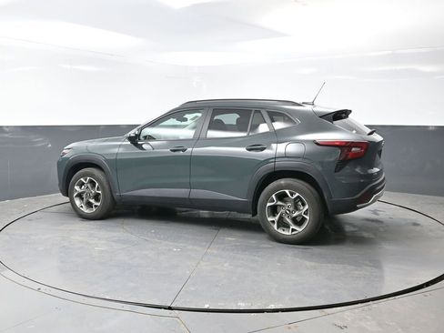 Used 2025 Chevrolet Trax LT FWD image 11
