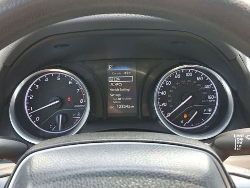 Used 2018 Toyota Camry LE image 13