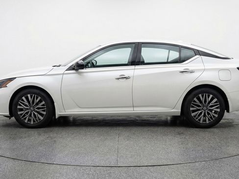 Used 2025 Nissan Altima 2.5 SV FWD image 5