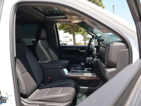 Used 2025 Chevrolet Silverado 1500 LT Trail Boss w/ LT Trail Boss Premium Package AWD/4WD image 31