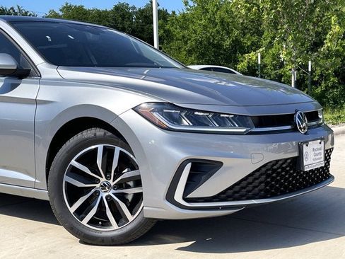 New 2025 Volkswagen Jetta SE image 7