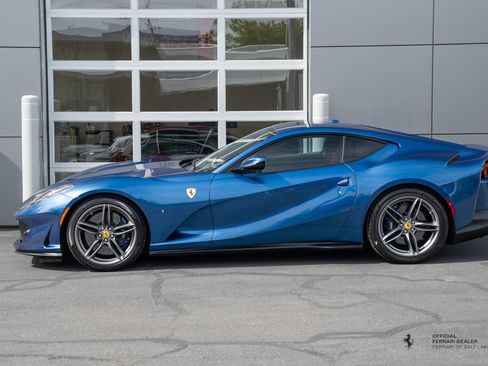 Used 2019 Ferrari 812 Superfast RWD image 3