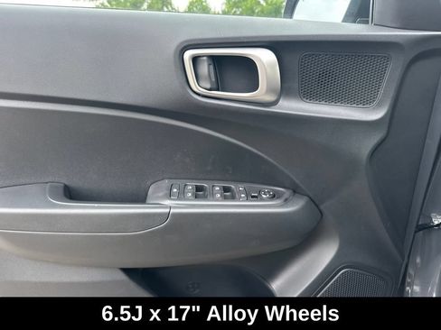 Used 2026 Hyundai Venue SEL FWD image 14