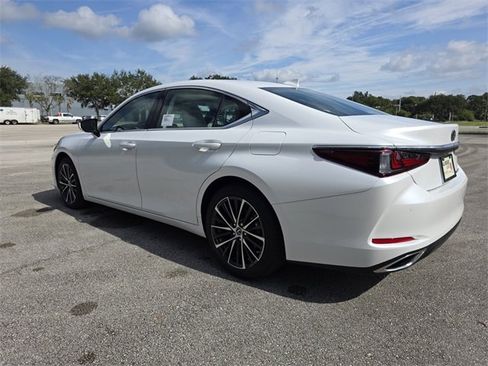 New 2025 Lexus ES 350 w/ Premium Package image 5