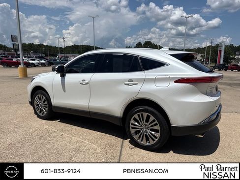 Used 2023 Toyota Venza XLE AWD/4WD image 11