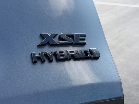 Used 2020 Toyota RAV4 XSE w/ XSE Grade Weather Package AWD/4WD image 31