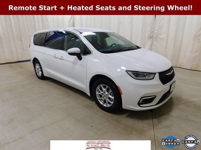 Used 2023 Chrysler Pacifica Touring-L