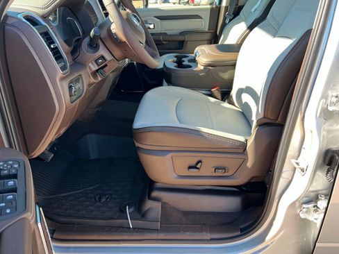 New 2026 RAM 2500 Laramie AWD/4WD image 17