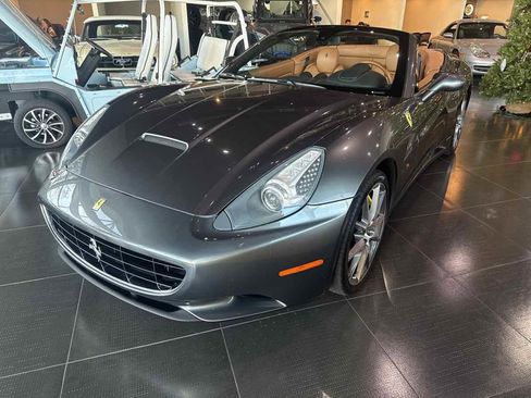 Used 2014 Ferrari California image 2