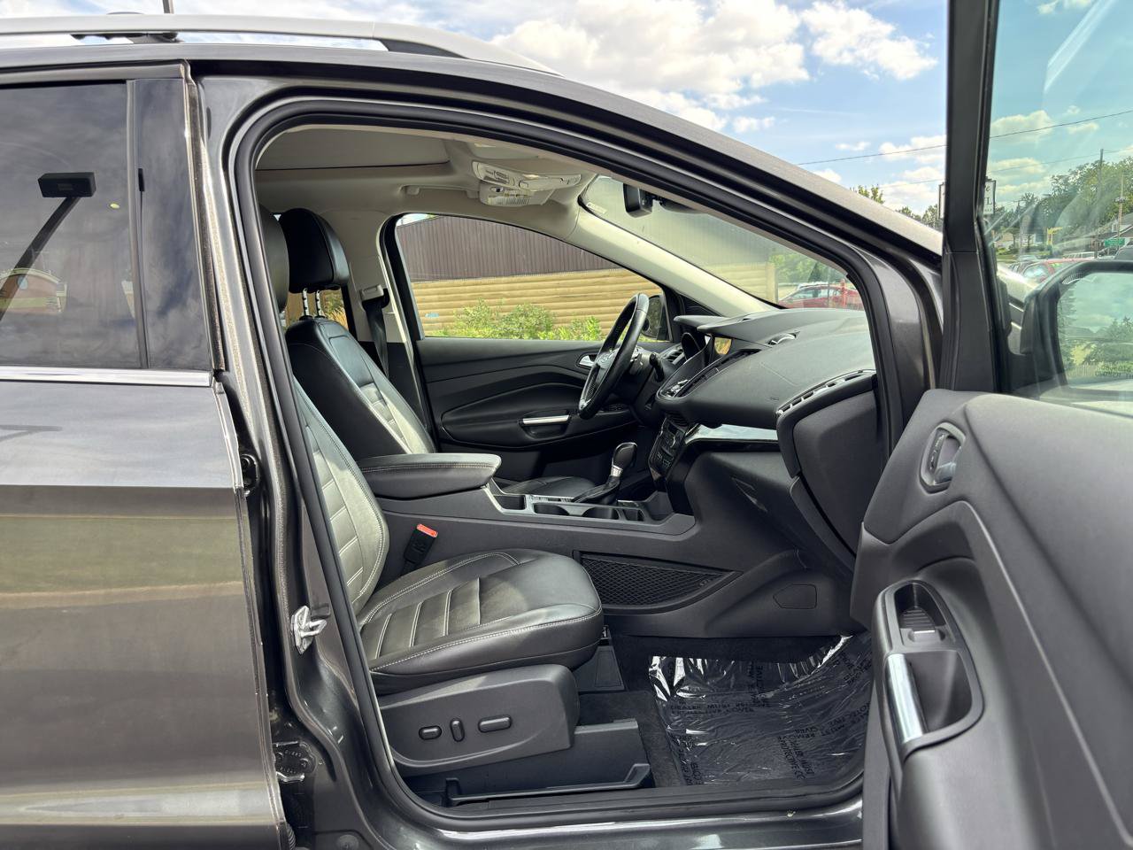 Used 2017 Ford Escape Titanium w/ Equipment Group 301A AWD/4WD image 45