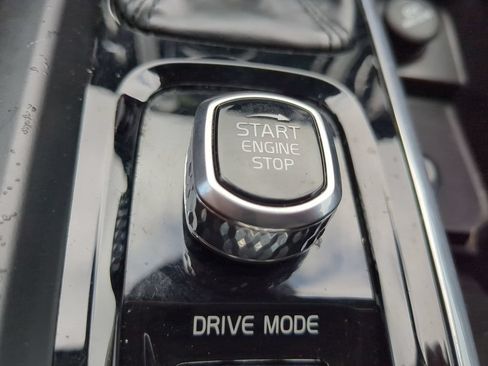Used 2020 Volvo XC60 T6 Momentum AWD/4WD image 34