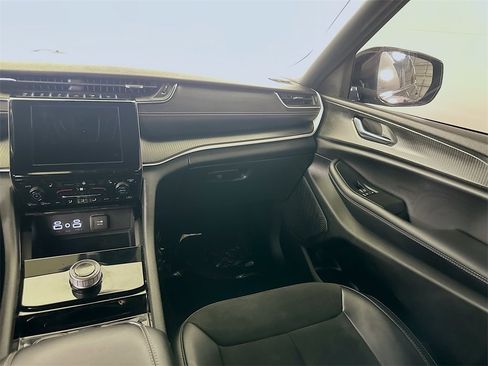 Used 2023 Jeep Grand Cherokee L Laredo image 20